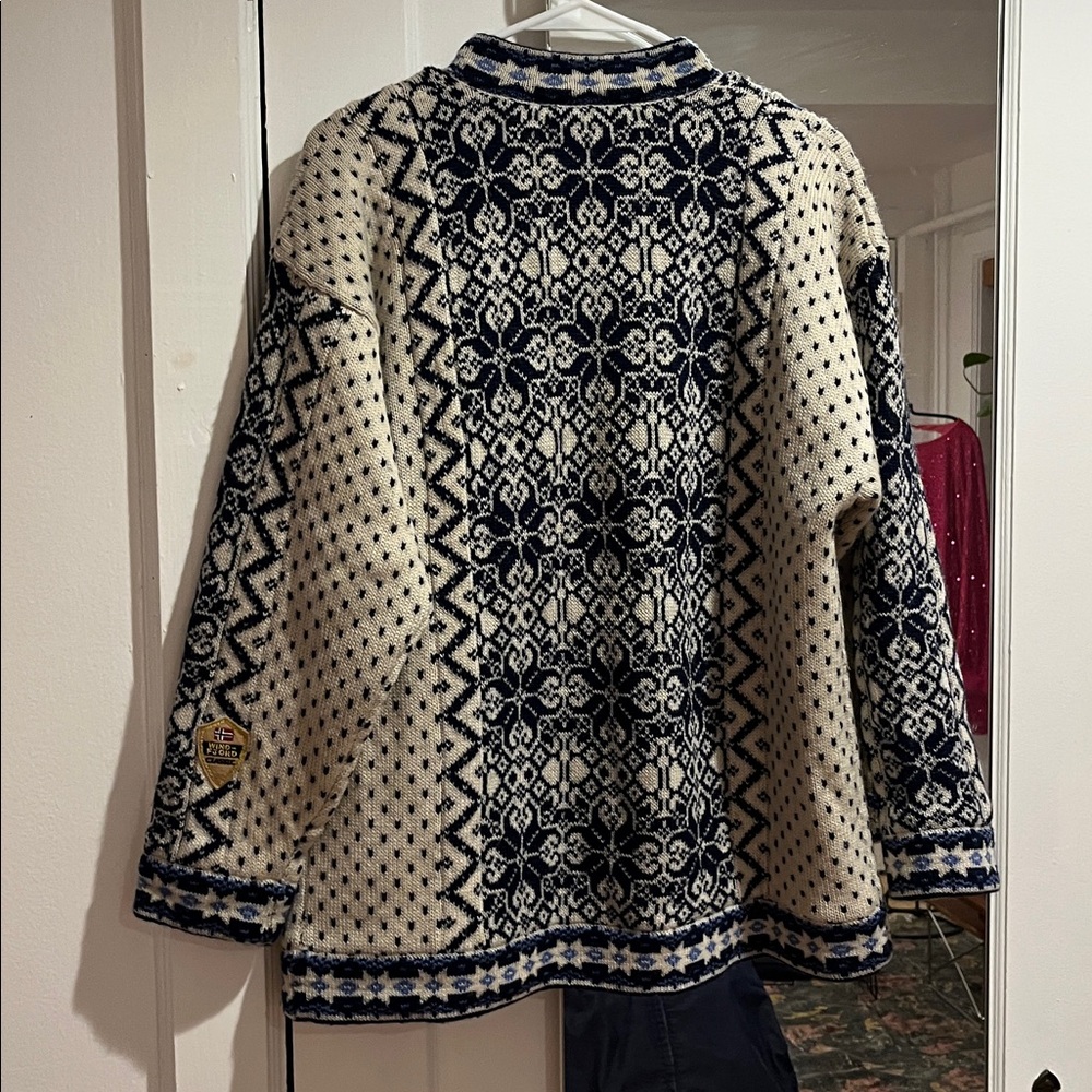 Men's Navy and Cream Norwegian Patterned Sweater / Vintage - Picture 7 of 12